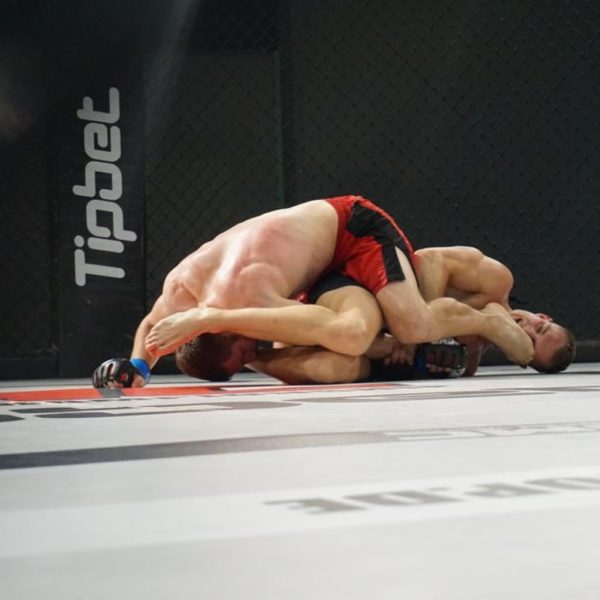 Pepijn schup wins mma pro debut with an armbar